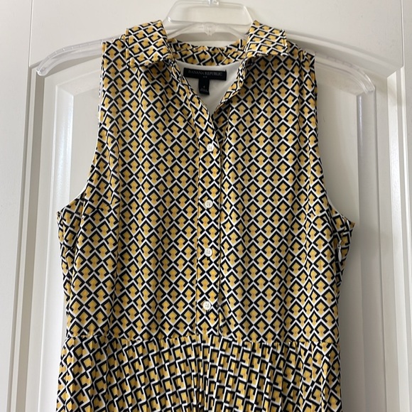 Banana Republic pleated Flowy dress - Picture 2 of 12